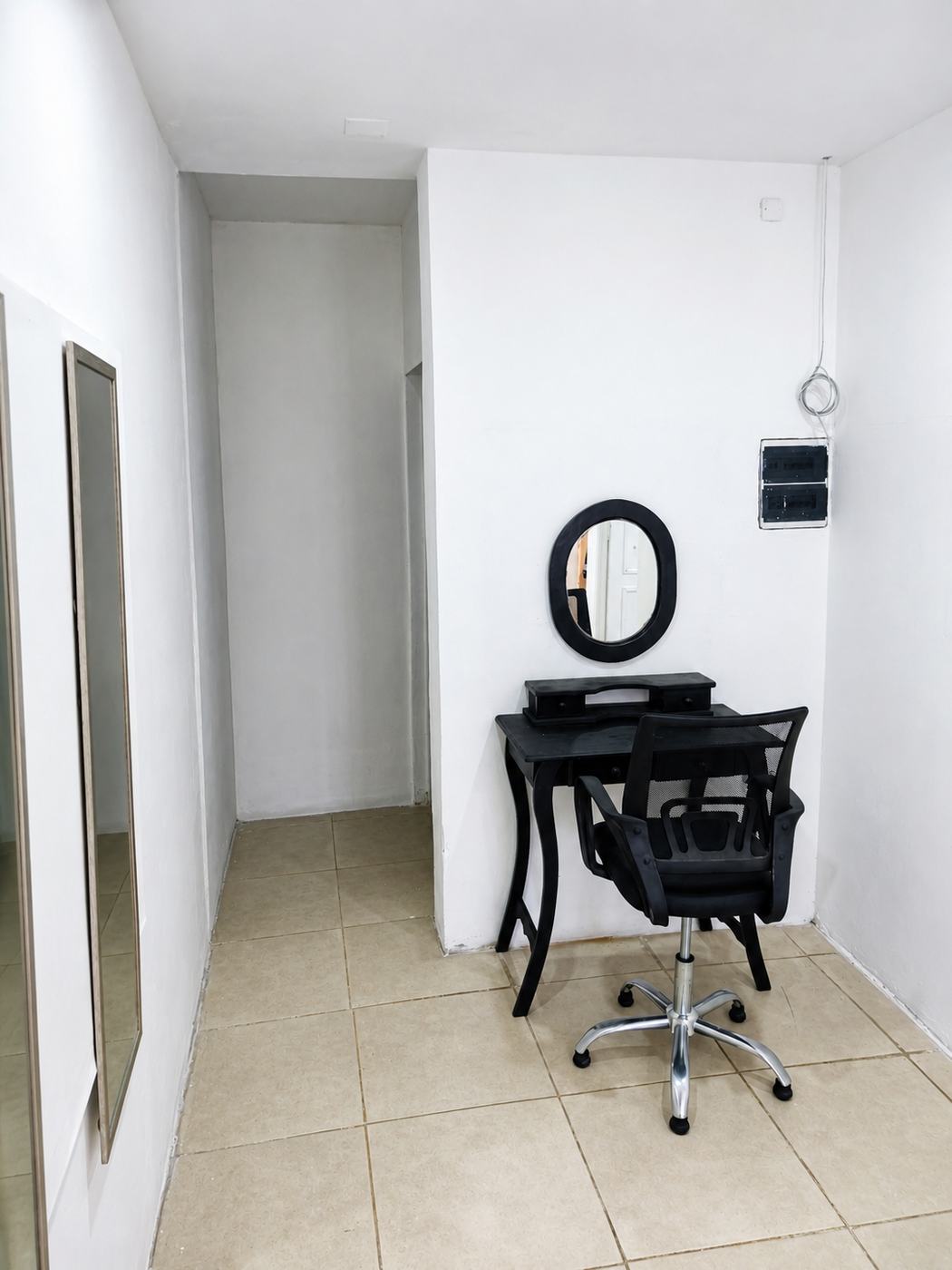 Escritorio con silla de oficina