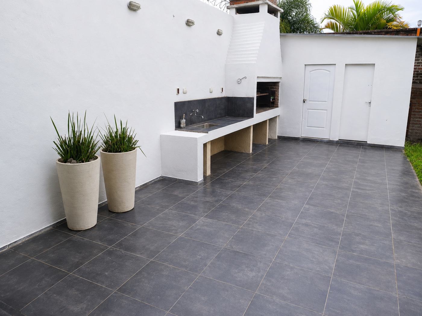 Patio con parrilla y quincho